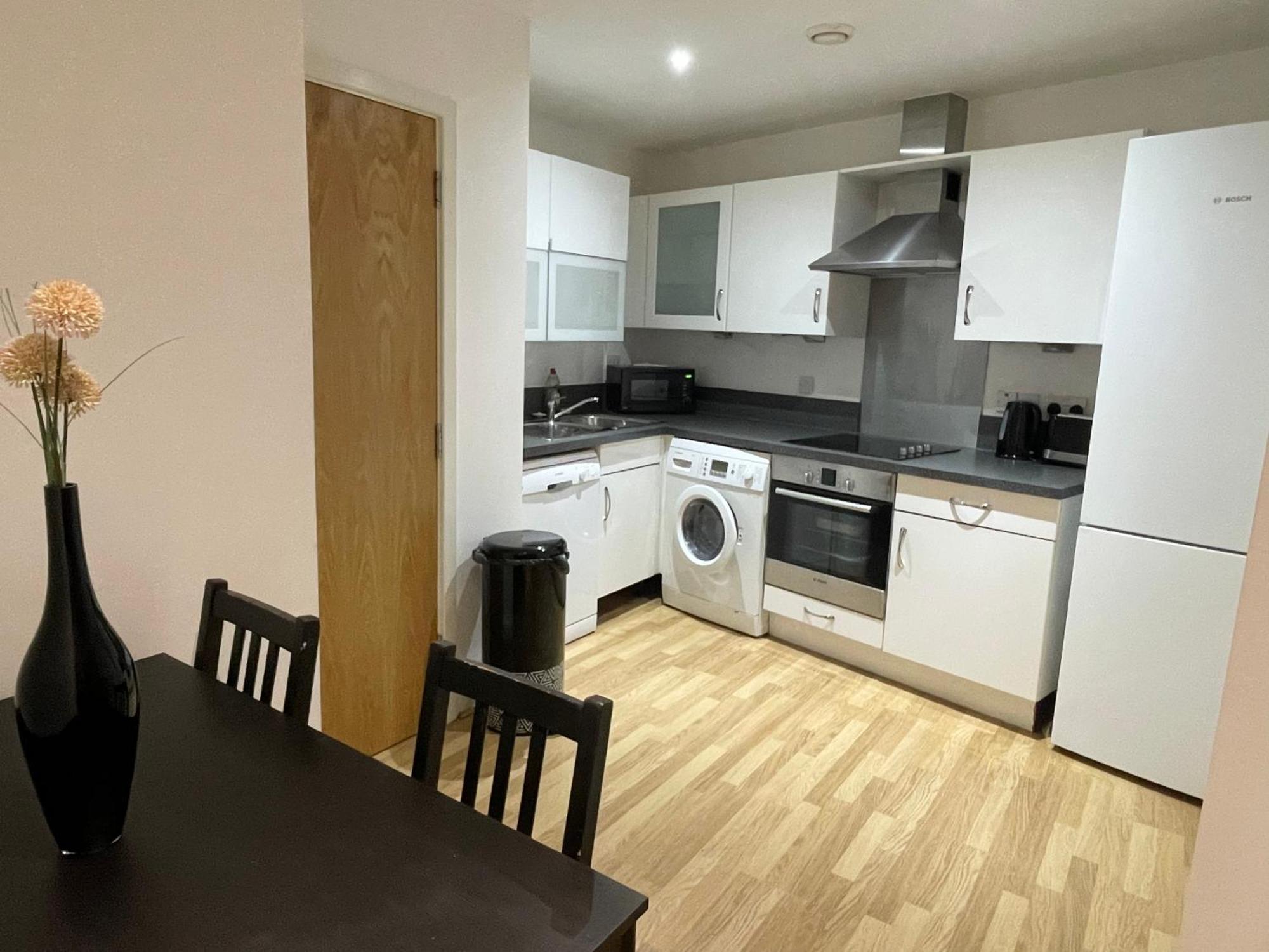 Entire Town Centre 2 Bedroom Apartment Very Close To Beach Bournemouth Exterior foto